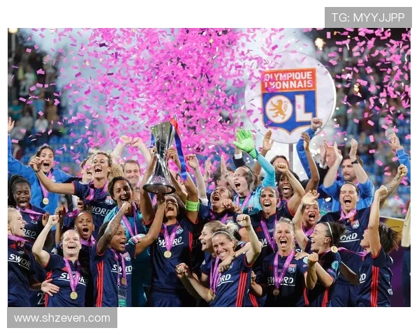 女足欧冠最新冠军展现女性足球实力与崛起势头