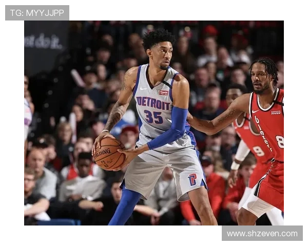 戴维斯边路进攻能力持续提升，本赛季表现稳健