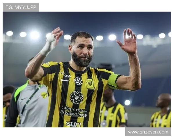 本泽马从二前锋到单箭头的战术角色演变解析 本泽马从二前锋到单箭头的战术角色演变解析