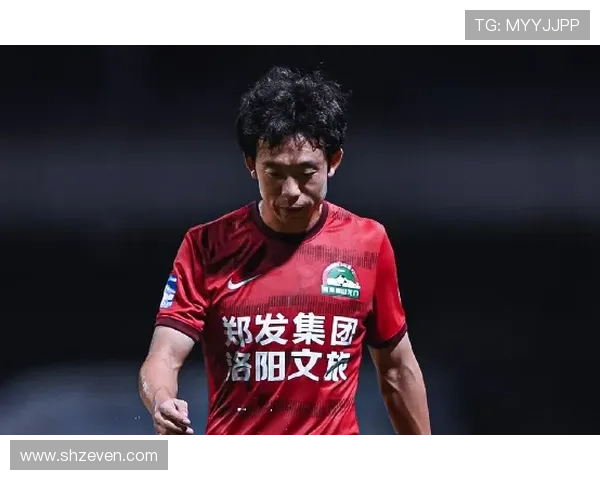 费迪南德本赛季边路高位逼抢压制对手防线展现角色变化 费迪南德本赛季边路高位逼抢压制对手防线展现角色变化